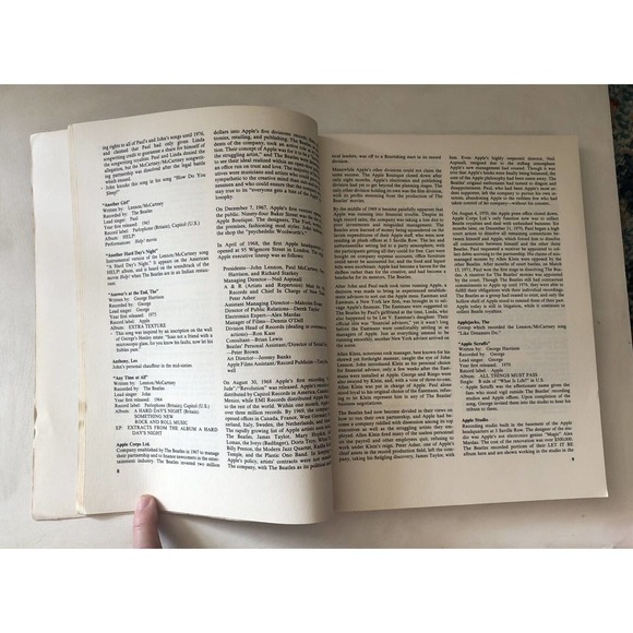 Vintage 1980 Beatles A to Z First Edition Music Encyclopedia Photos Albums Tours - Picture 7 of 11